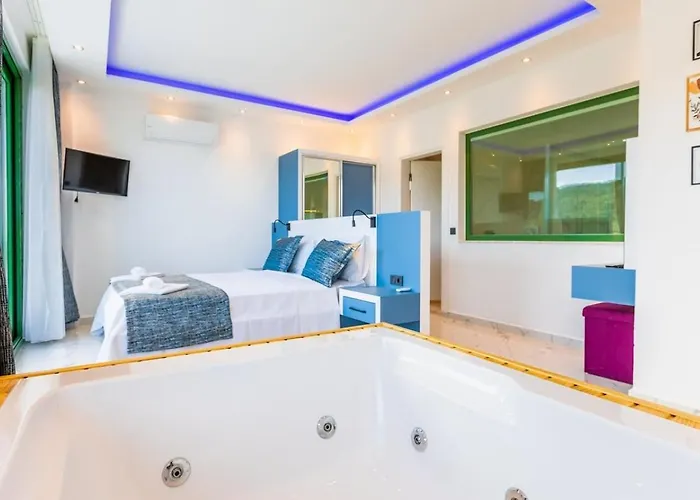Saribelen 2 Bedroom Secluded With Private Pool Hot Tub 卡尔坎