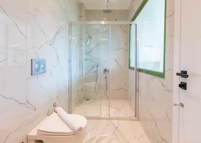 Saribelen 2 Bedroom Secluded With Private Pool Hot Tub *